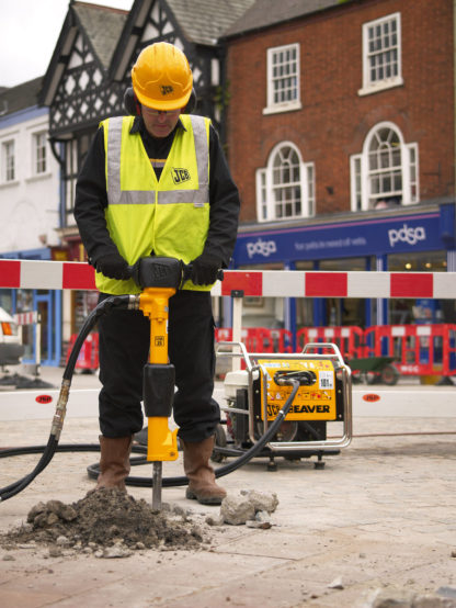 Breaker Hydraulic Beaver HM25 In Use 1