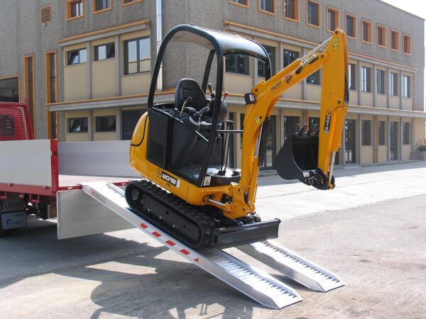 Aluminium Loading Ramps - In Action 1 Aluminium Loading Ramps - In Action 1