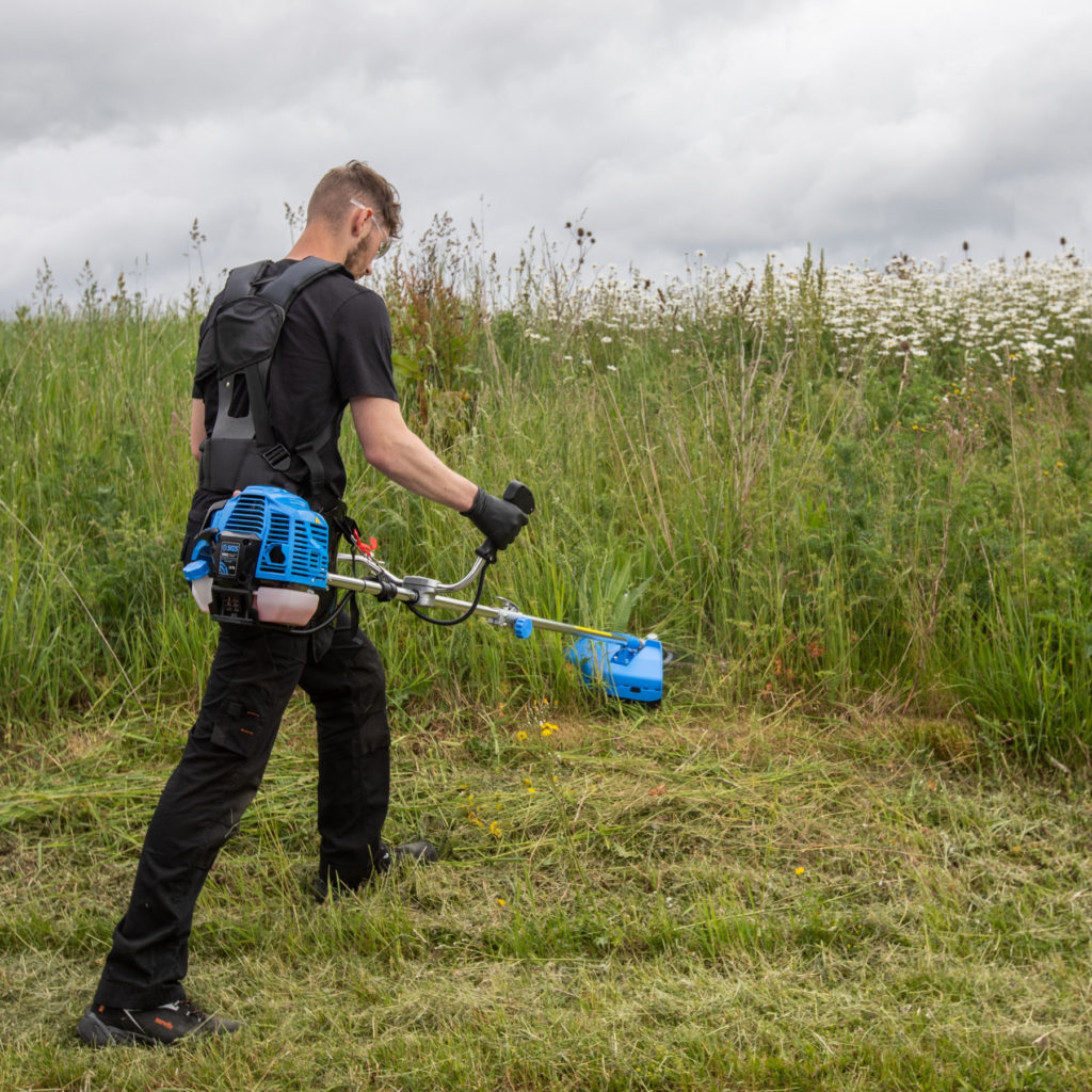 Brush Cutter / Strimmer (Petrol) • Wellers Hire
