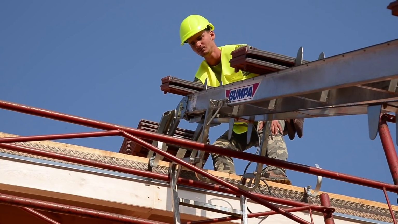 Bumpa Hoist (8m Electric) • Wellers Hire