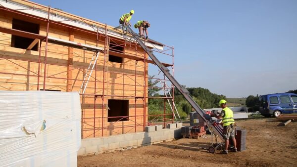 Bumpa Hoist In Action - 12 Bumpa Hoist (8m Electric)
