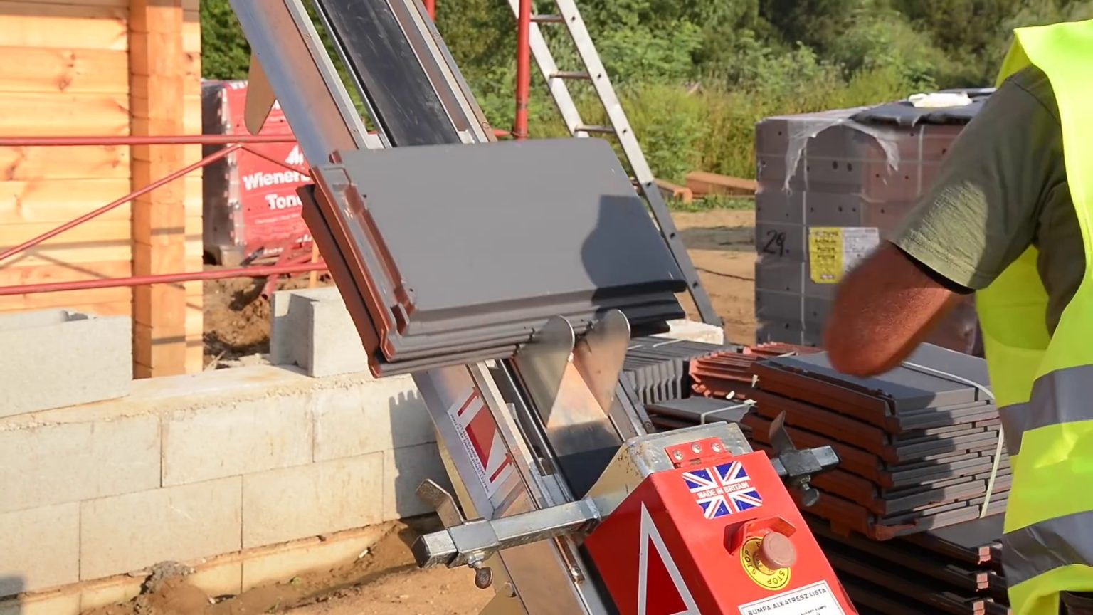 Bumpa Hoist (8m Electric) • Wellers Hire