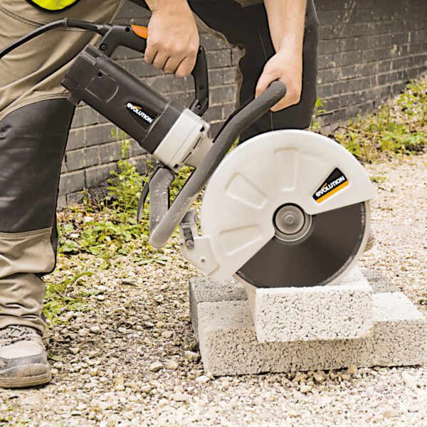 Electric Disc Cutter - 300mm - In Action 1 Electric Disc Cutter - 300mm - In Action 1