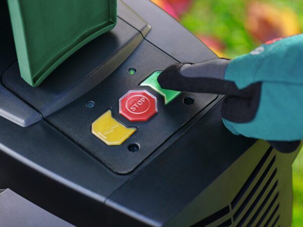 Electric Shredder/Chipper (45mm) - Reverse/Stop/Forward Operations Electric Shredder/Chipper (45mm) - Reverse/Stop/Forward Operations