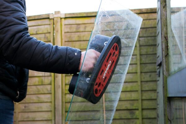 Grabo Pro Vacuum Lifter - In Action Glazing 2 Grabo Pro Vacuum Lifter - In Action Glazing 2