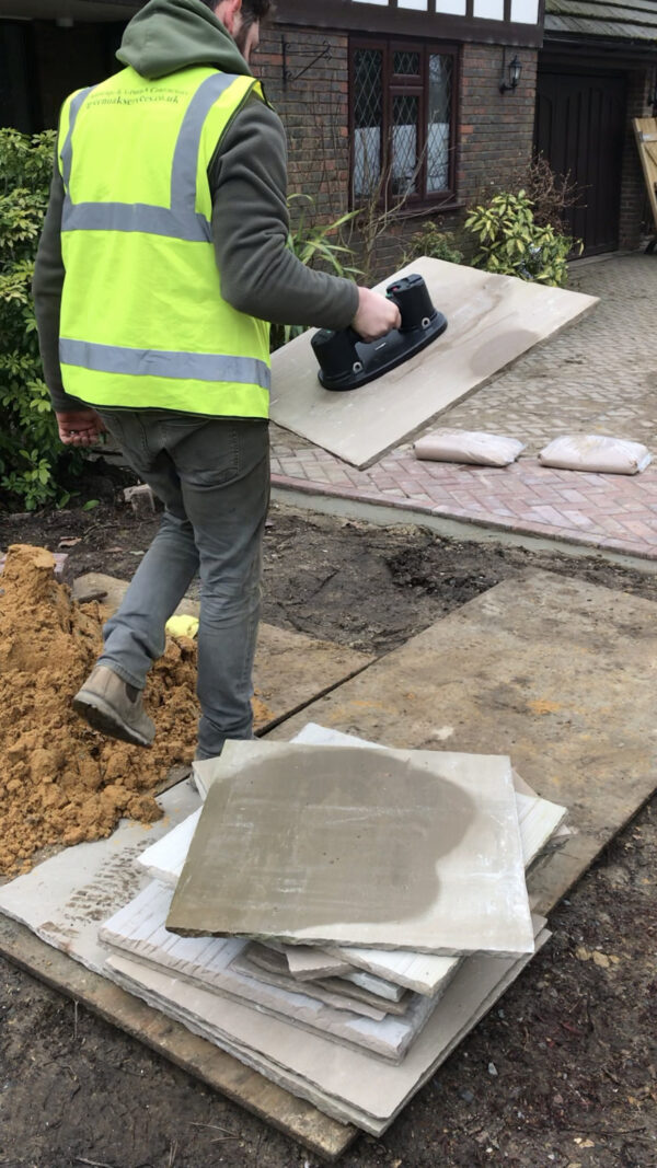 Grabo Pro Vacuum Lifter - In Action Paving 1 Grabo Pro Vacuum Lifter - In Action Paving 1