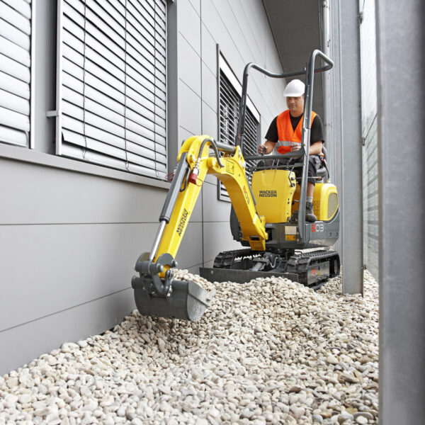 Mini Excavator Digger 1.0 Tonne - In Action 1 Mini Excavator Digger 1.0 Tonne - In Action 1