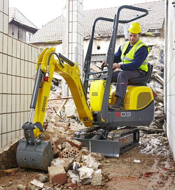 Mini Excavator Digger 1.0 Tonne - In Action 2 Mini Excavator Digger 1.0 Tonne - In Action 2