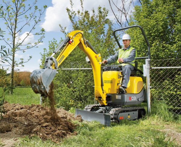 Mini Excavator Digger 1.0 Tonne - In Action 4 Mini Excavator Digger 1.0 Tonne - In Action 4