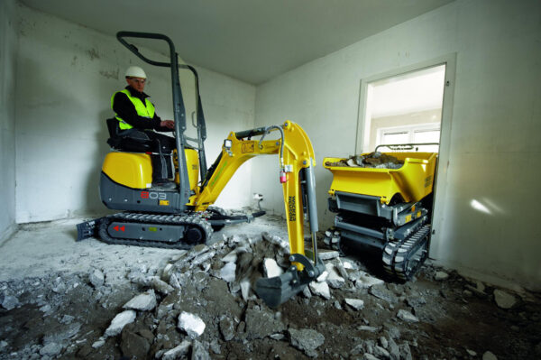 Mini Excavator Digger 1.0 Tonne - In Action 5 Mini Excavator Digger 1.0 Tonne - In Action 5