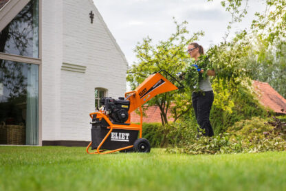 Petrol Chipper Shredder 40mm - In Action 9