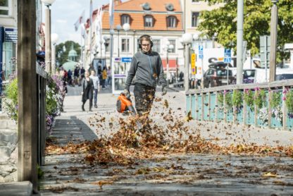 Petrol Leaf Blower / Vacuum - In Action 2