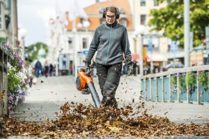 Petrol Leaf Blower / Vacuum - In Action 3