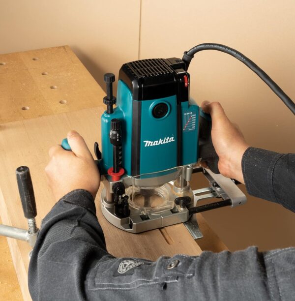 Plunge Router - In Action 1 Plunge Router - In Action 1
