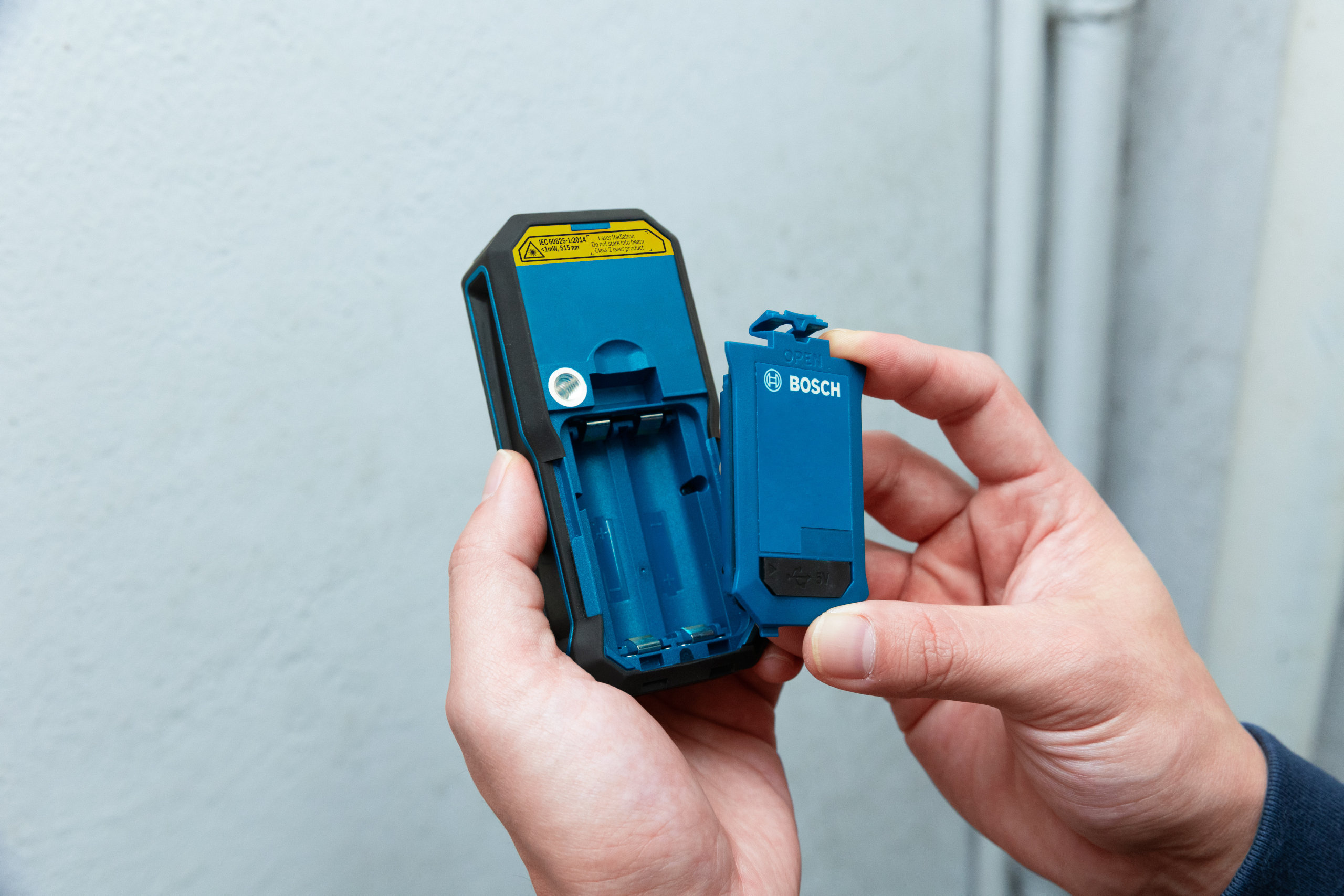Bosch 50m Laser Measure - Battery Compartment The open battery compartment of a Bosch GLM 50-27 CG laser measure.